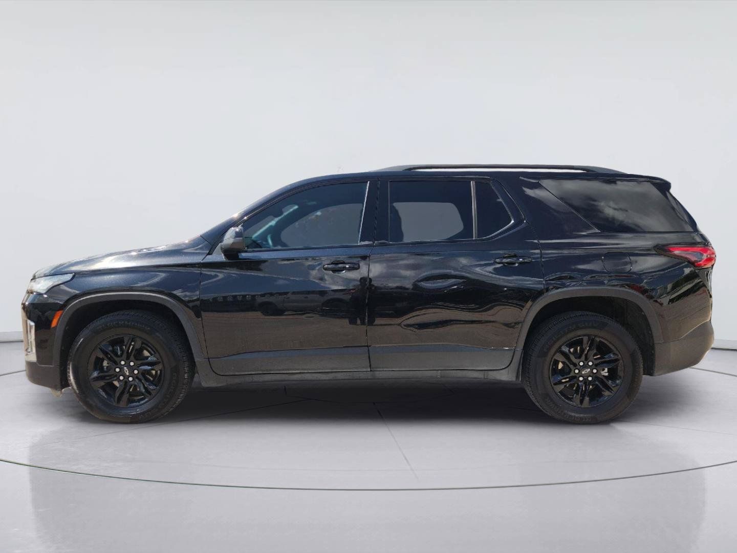 Certified 2022 Chevrolet Traverse LS w/ Midnight/Sport Edition FWD image 4