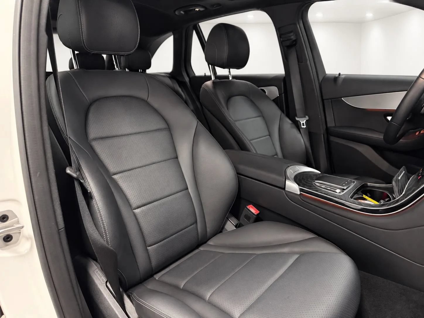 Used 2021 Mercedes-Benz GLC 300 4MATIC w/ Premium Package image 27