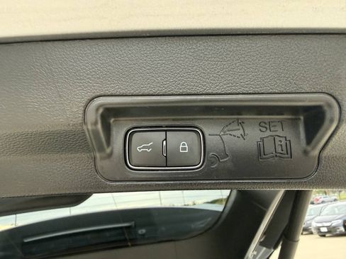 Used 2022 Ford Explorer Limited AWD/4WD image 15