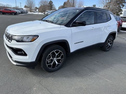 Used 2024 Jeep Compass Limited image 4