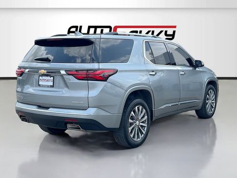 Used 2023 Chevrolet Traverse Premier FWD image 7