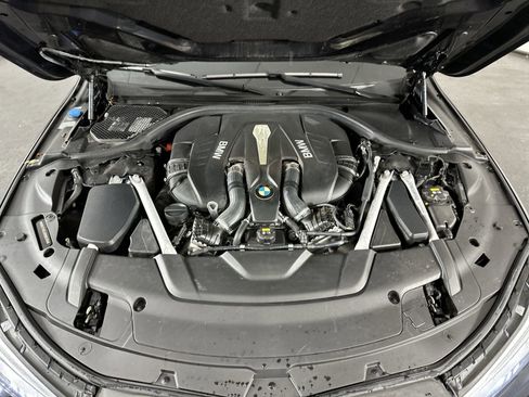 Used 2019 BMW 750i w/ Executive Package image 32