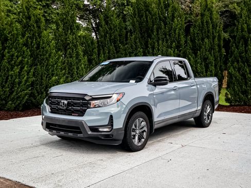 Used 2025 Honda Ridgeline Sport image 5