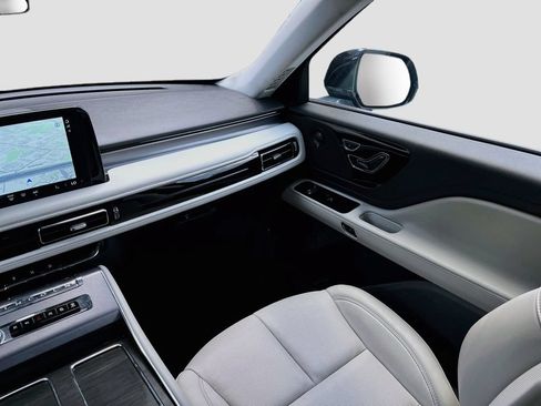 Used 2025 Lincoln Aviator AWD w/ Equipment Group 101A image 24