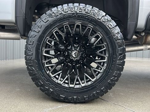 Used 2025 GMC Sierra 3500 Denali Ultimate image 11