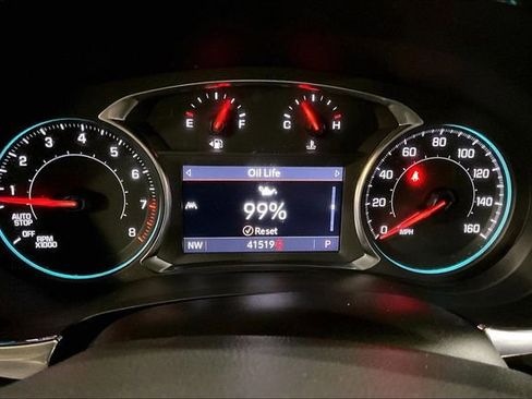 Used 2023 Chevrolet Traverse LT image 22