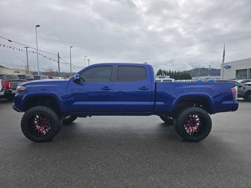 Used 2023 Toyota Tacoma TRD Sport w/ TRD Premium Sport Package image 2