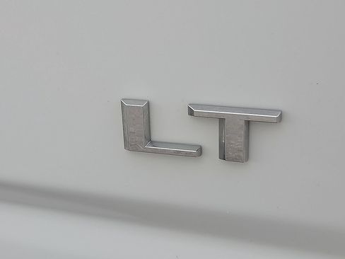 Used 2025 Chevrolet Silverado 2500 LT AWD/4WD image 9