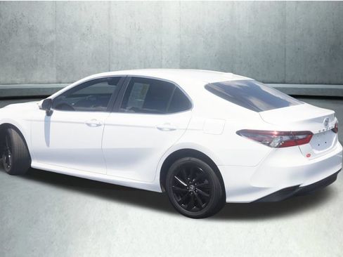 Used 2022 Toyota Camry LE FWD image 9