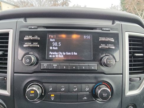 Used 2017 Nissan Titan S image 12