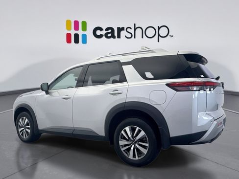 Used 2023 Nissan Pathfinder SL AWD/4WD image 3