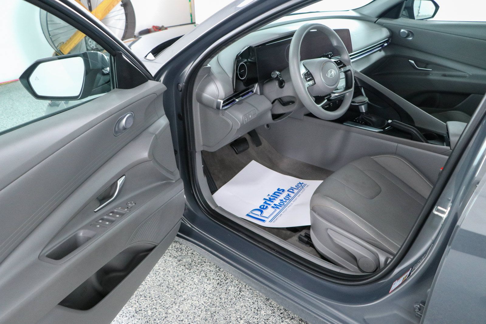 Used 2024 Hyundai Elantra SEL FWD image 3
