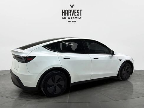 Used 2026 Tesla Model Y AWD image 7