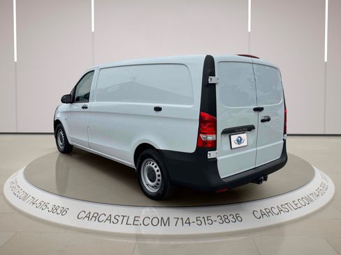 Used 2022 Mercedes-Benz Metris image 3