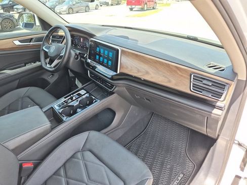 Used 2024 Volkswagen Atlas SE FWD image 21