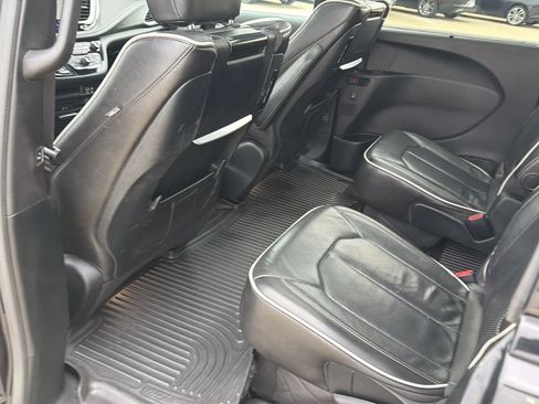 Used 2018 Chrysler Pacifica Limited w/ Advanced Safetytec Group FWD image 42