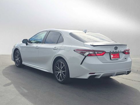 Used 2023 Toyota Camry SE image 5