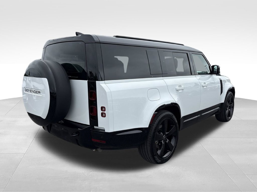 Used 2025 Land Rover Defender 130 X-Dynamic SE AWD/4WD image 6