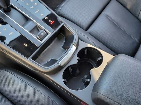 Used 2025 Porsche Macan Loaner image 23