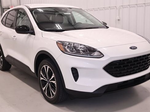 Certified 2022 Ford Escape SE w/ SE Sport Appearance Package AWD/4WD image 4