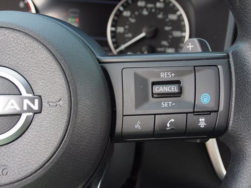 Used 2024 Nissan Rogue SV FWD image 23