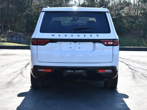 Used 2025 Jeep Wagoneer L Series II w/ Premium Group I image 7