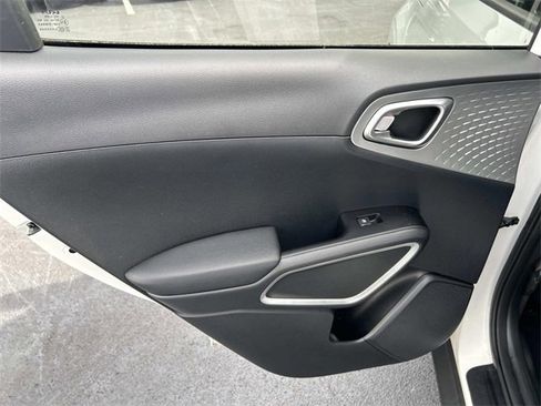 Used 2024 Kia Soul S image 19