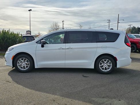 New 2026 Chrysler Pacifica Select image 5