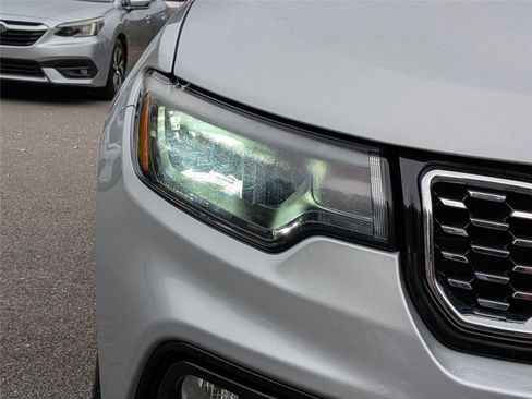 Certified 2024 Jeep Compass Limited image 11