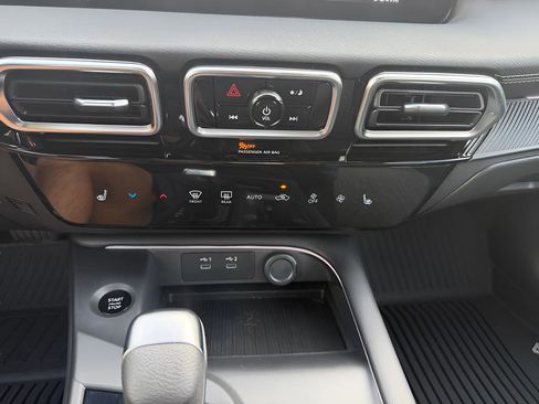 New 2026 Nissan Sentra SV w/ SV Convenience Package FWD image 22