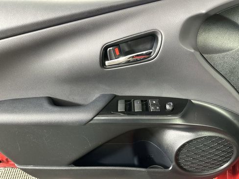 Used 2021 Toyota Prius image 24