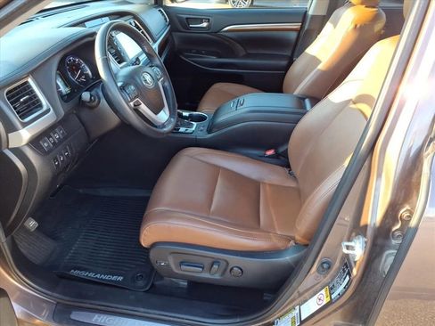 Used 2019 Toyota Highlander Limited Platinum image 5