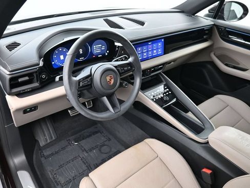 Certified 2025 Porsche Macan 4S Electric AWD/4WD image 4