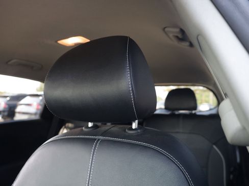 Used 2022 Kia Niro EX FWD image 15