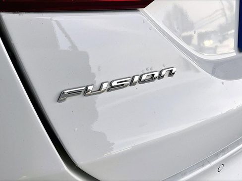 Used 2017 Ford Fusion SE w/ Fusion SE Technology Package image 33