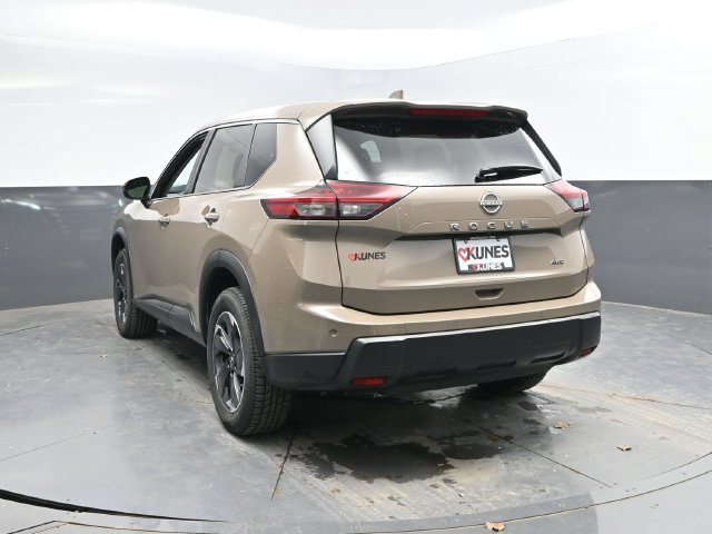 Used 2025 Nissan Rogue SV AWD/4WD image 10