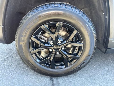 Certified 2024 Jeep Grand Cherokee Altitude AWD/4WD image 11