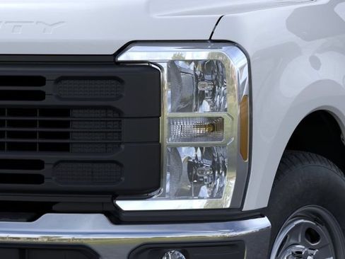 New 2026 Ford F250 XL w/ XL Chrome Package RWD image 21