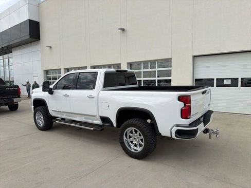 Used 2025 Chevrolet Silverado 2500 High Country w/ High Country Premium Package AWD/4WD image 5