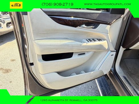 Used 2016 Cadillac Escalade ESV Premium RWD image 16
