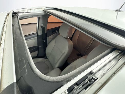 Used 2014 Hyundai Accent SE w/ Option Group 3 image 25