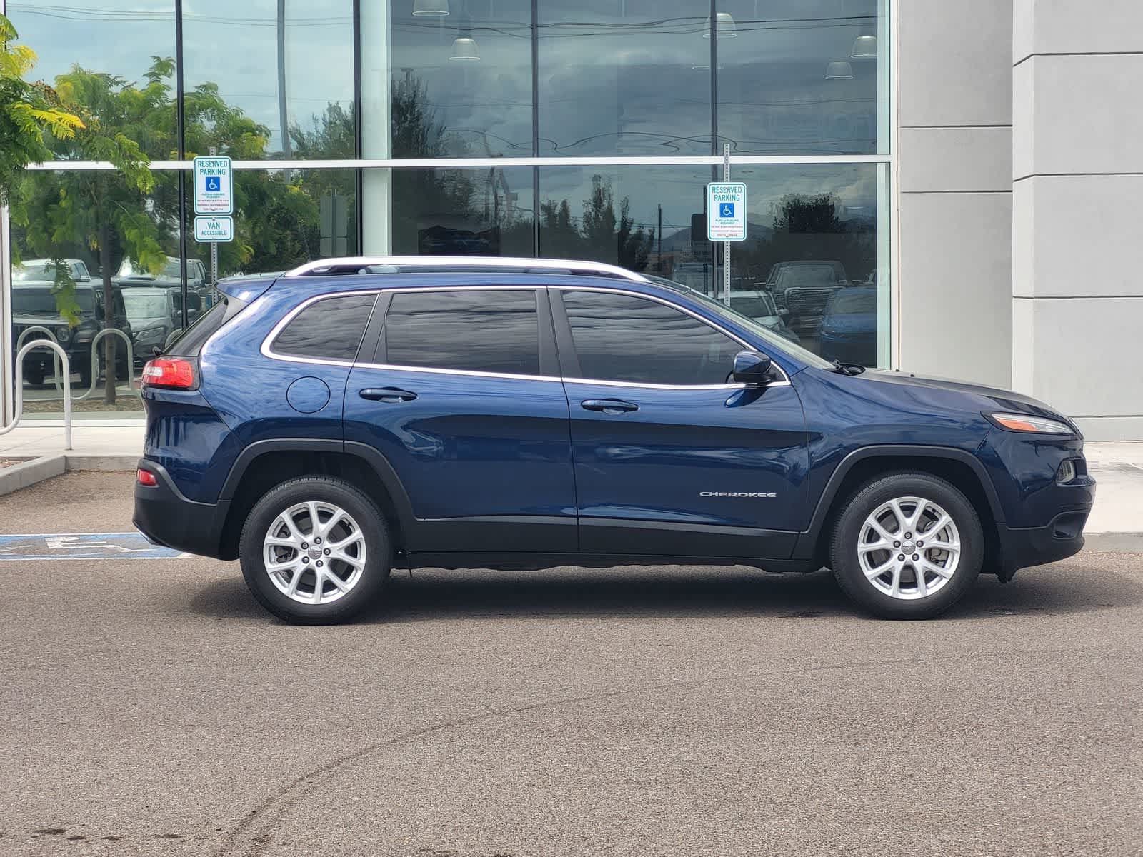 Used 2018 Jeep Cherokee Latitude Plus FWD image 4