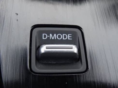 Used 2023 Nissan Rogue SV image 28