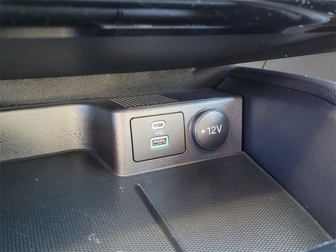 Used 2022 Ford Escape SE w/ SE Sport Appearance Package image 24