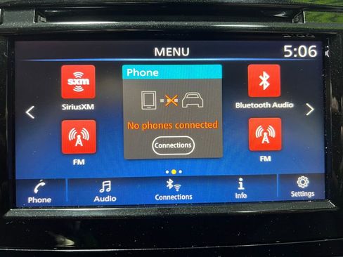 Used 2018 Nissan Rogue SV image 14