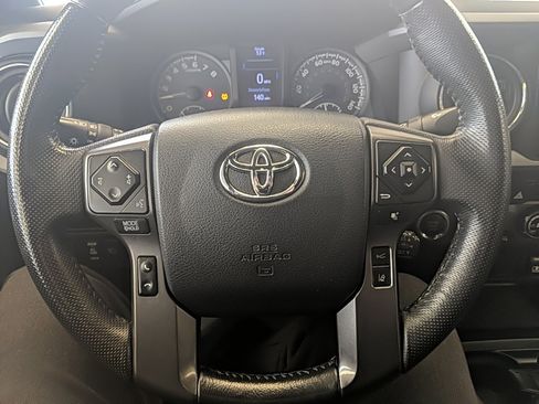 Used 2018 Toyota Tacoma TRD Off-Road image 11