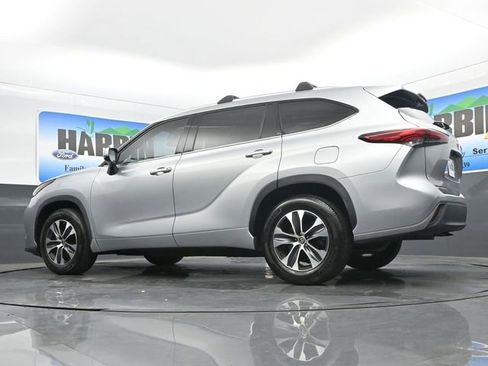 Used 2021 Toyota Highlander XLE FWD image 23