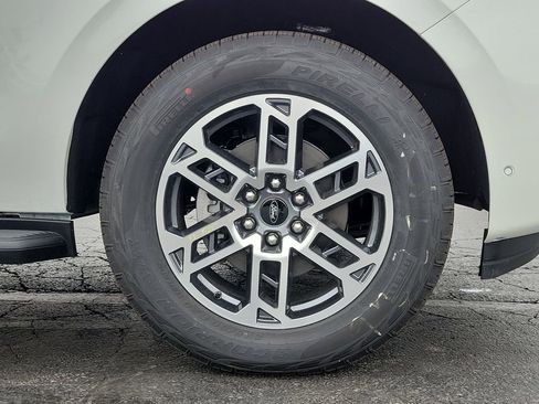 New 2025 Ford Expedition Active image 9