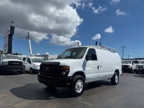 Used 2009 Ford E-350 and Econoline 350 Super Duty image 1