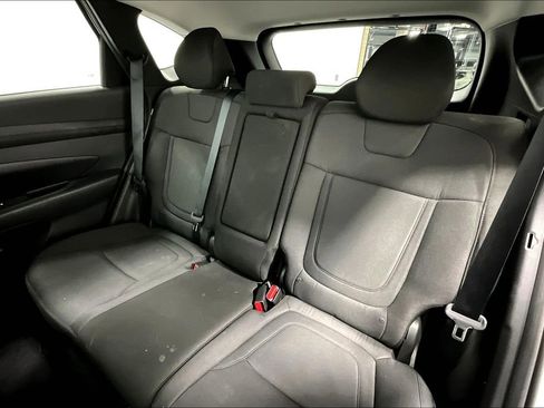 Used 2025 Hyundai Tucson SE image 34